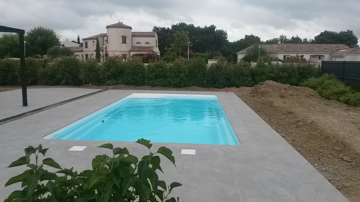 Réalisation de piscine en maçonnerie traditionnelle et carrelage 