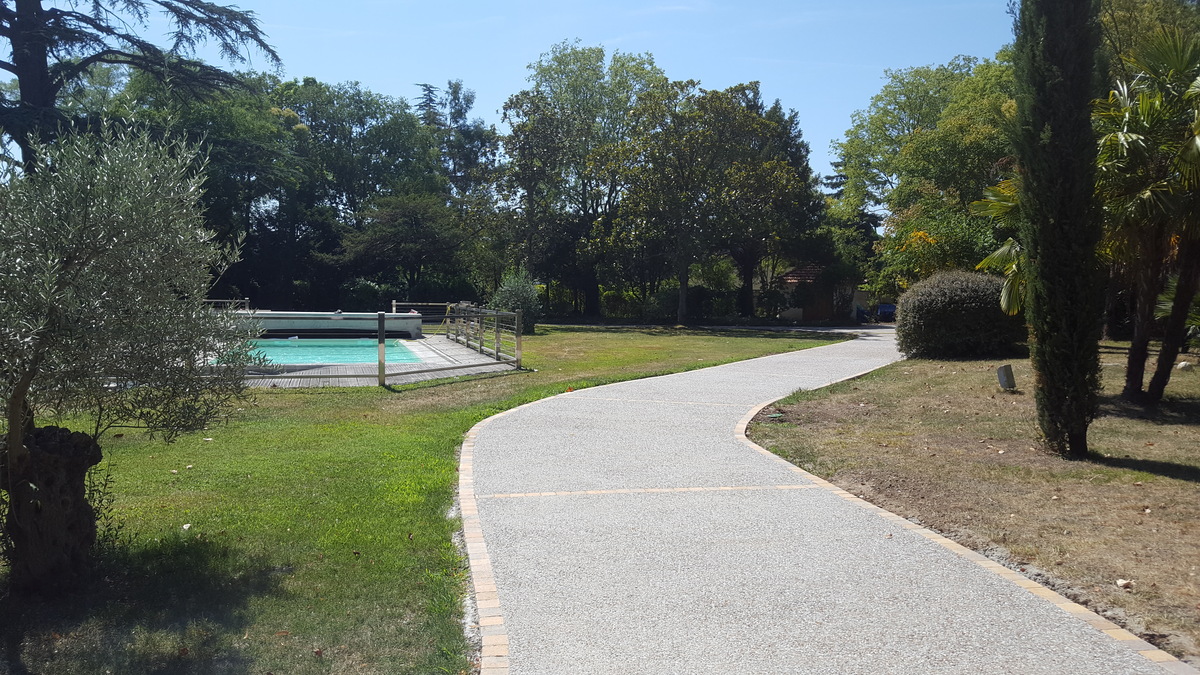 Réalisation de piscine en maçonnerie traditionnelle et carrelage 