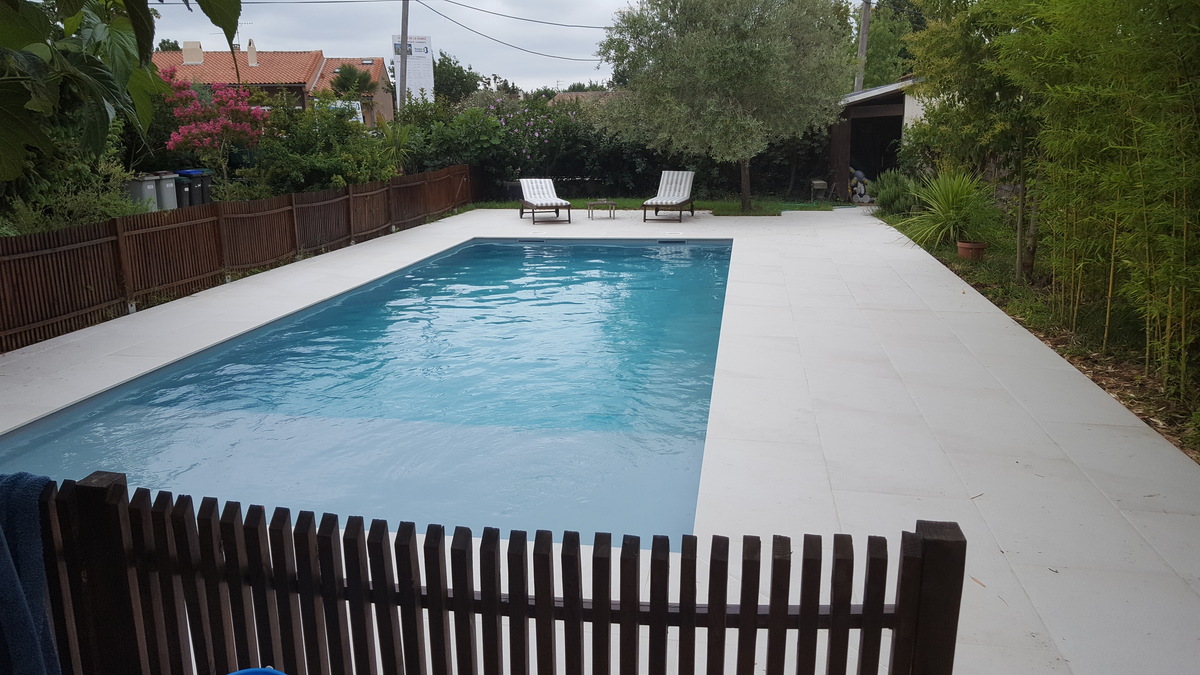 Réalisation de piscine en maçonnerie traditionnelle et carrelage 