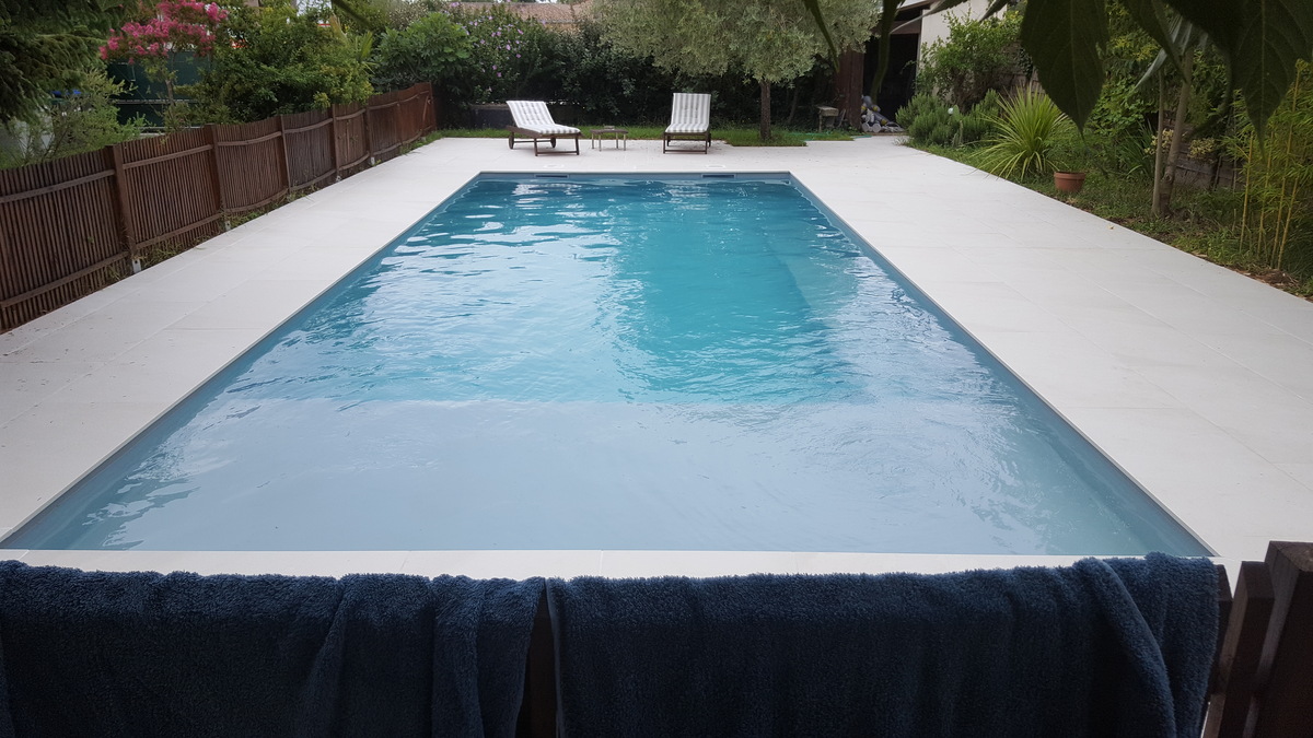 Réalisation de piscine en maçonnerie traditionnelle et carrelage 