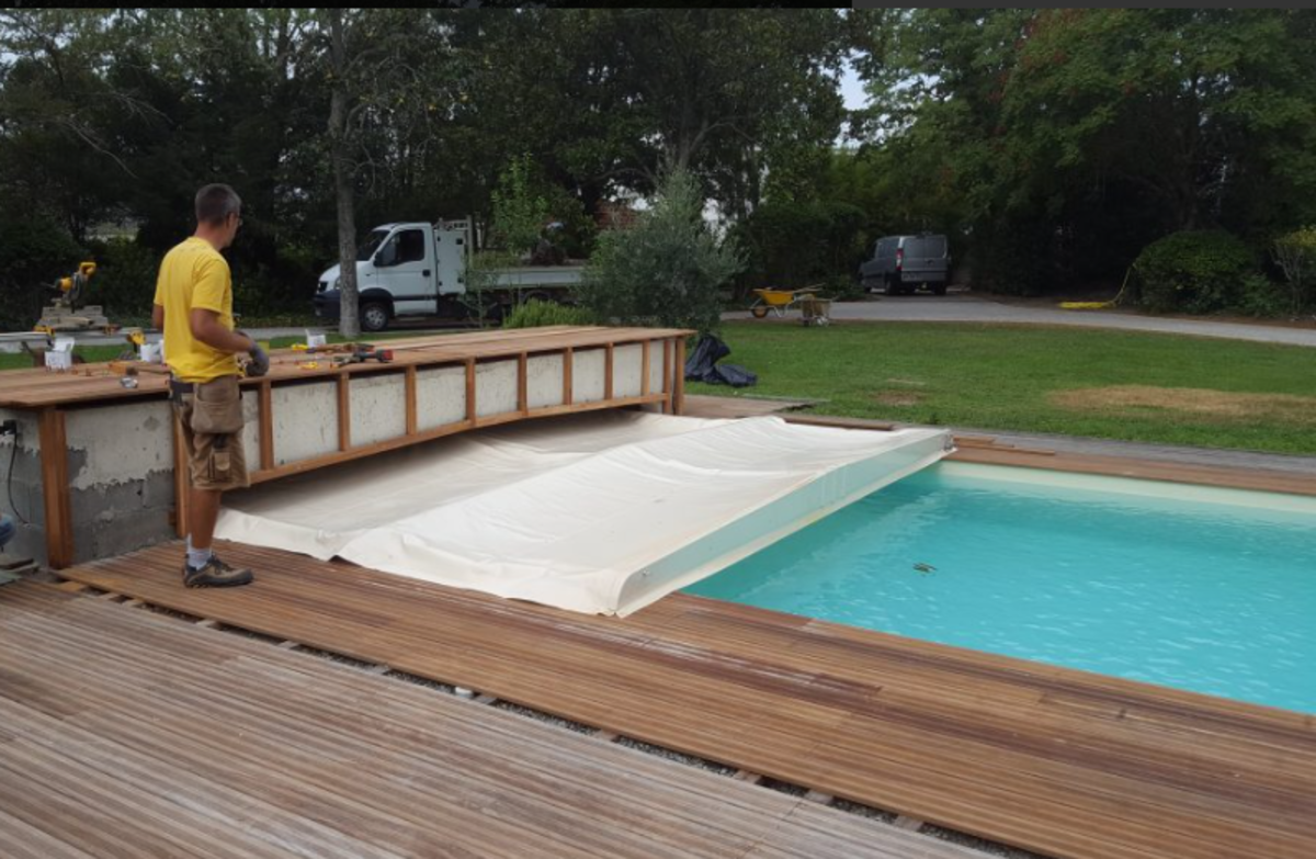 Réalisation de piscine en maçonnerie traditionnelle et carrelage 