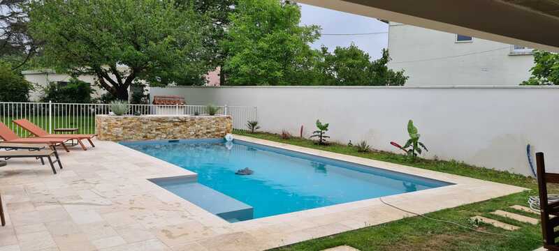 Réalisation de piscine en maçonnerie traditionnelle et carrelage 