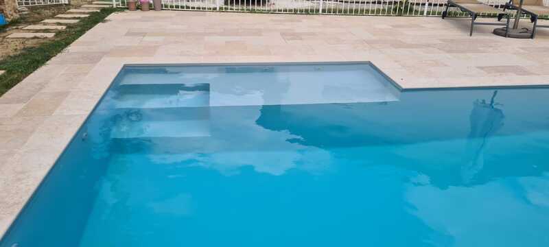 Réalisation de piscine en maçonnerie traditionnelle et carrelage 