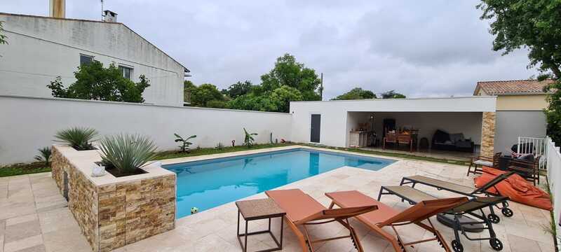 Réalisation de piscine en maçonnerie traditionnelle et carrelage 