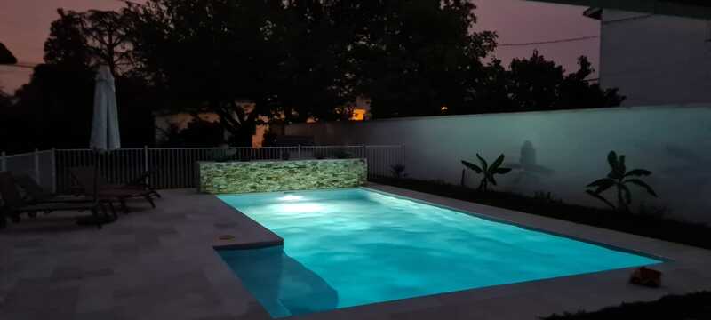 Réalisation de piscine en maçonnerie traditionnelle et carrelage 